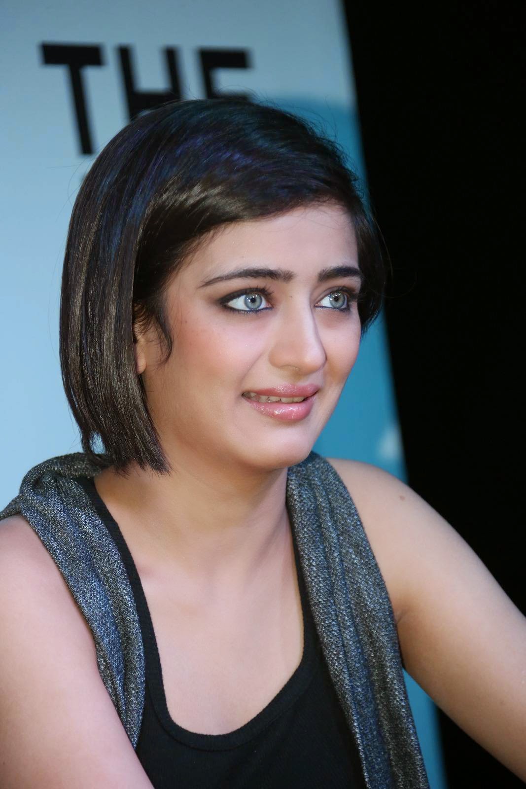 Akshara Haasan Stills At Shamitabh Movie Press Meet | Filmy Trend