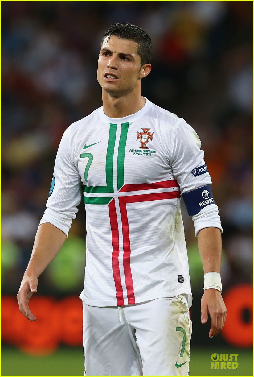 Football Stars: Cristiano Ronaldo Profile and New PicturesImages 2012