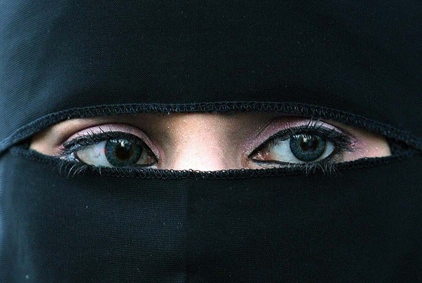 Arabic Girls in Niqab Photos, Cute Arabic Girls Pictures in Niqab Cover ...