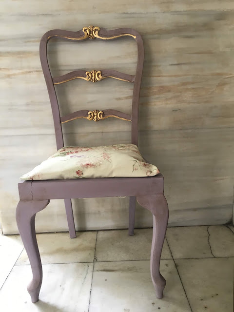 Επιχρύσωση καρέκλας με φύλλα χρυσού 15 Annie Sloan Greece