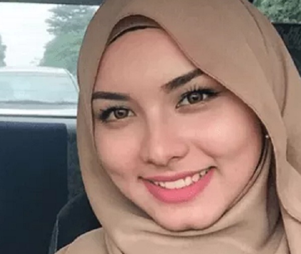 7 Gambar Wanita Yang Wajah Mirip Neelofa dan Siti 