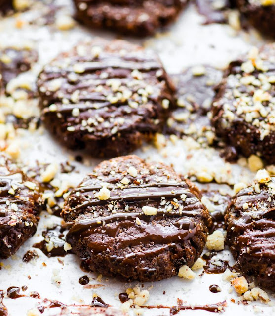Chocolate Hazelnut Breakfast Protein Cookies {Vegan} Deliciouslytaste