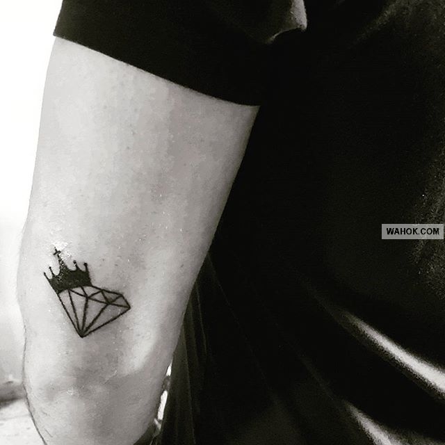 23 Gambar Tato Keren Diamond Kristal Terbaru Paling Unik tato simple,tato alis,tato animasi,tato artis,tato arab,tato api,tato angka,tato awkarin,tato bunga,tato burung hantu