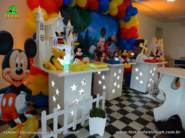Decoração Mickey em mesa provençal simples Decoração Mickey em mesa provençal simples