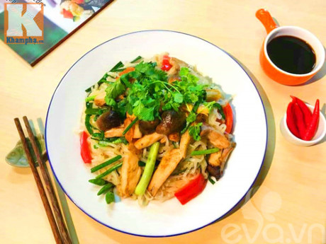 Bua sang don gian voi hu tieu xao nam - Anh 11