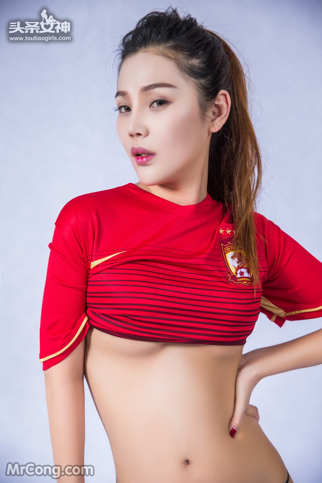 TouTiao 2017-02-22: Model Zhou Yu Ran (周 予 然) (26 photos)