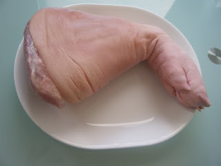 Braised Pork Feet with Saffron Recipe (Móng Heo Kho Nghệ) 1