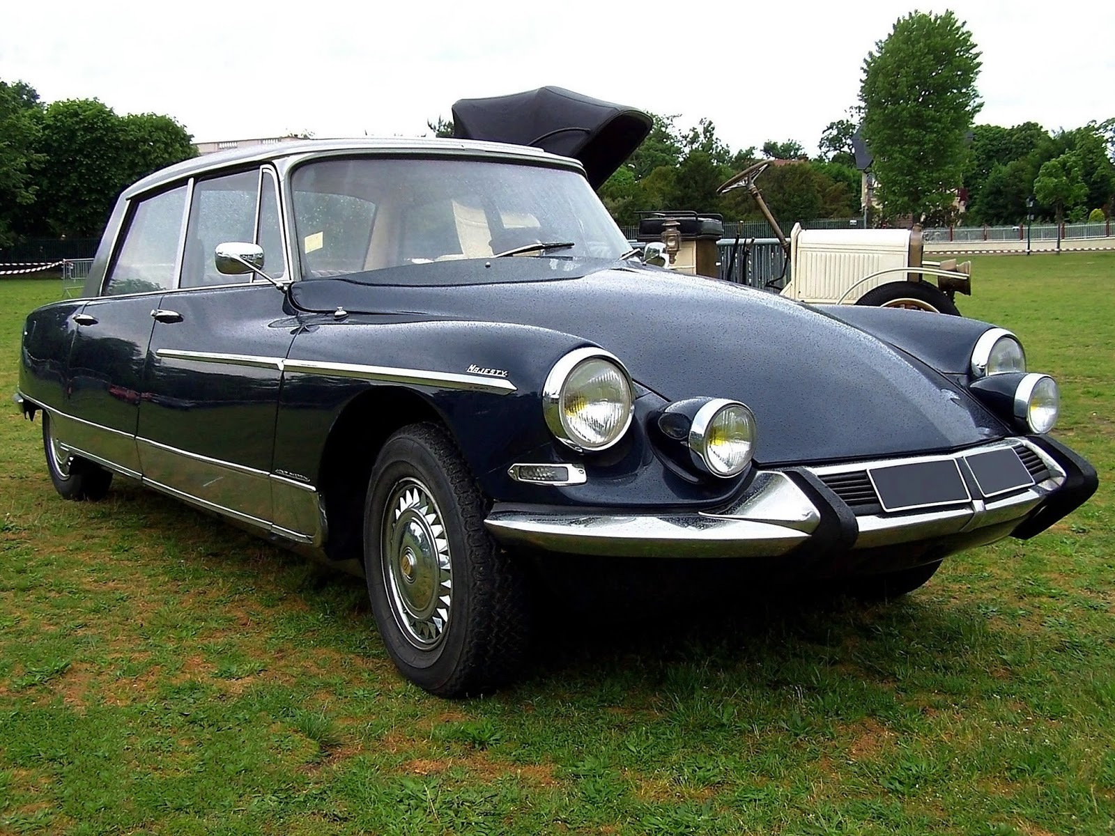 Curiosités automobiles et voitures de collection: Citroën DS Lorraine.
