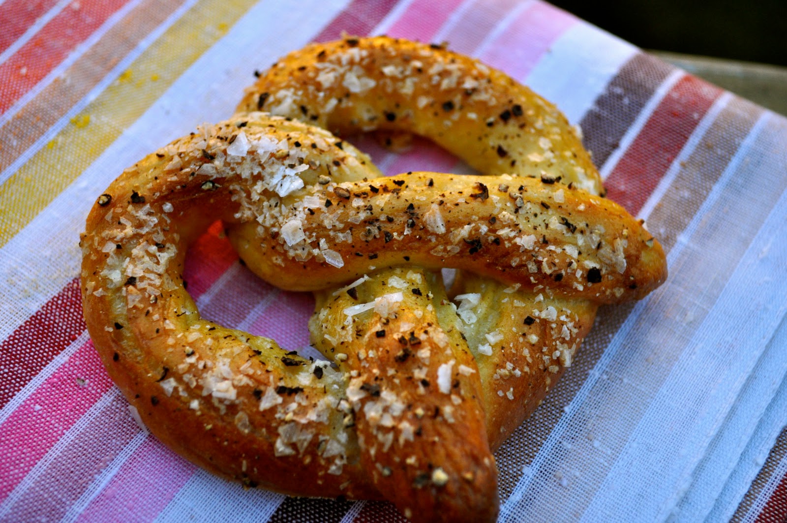 THE BEAUTY OF LIFE Salt 'N Pepper Soft Pretzels