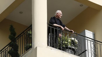 μικροσκοπικό σπίτι υπόνομος σεξτυχερό κλαμπ γνωριμιών