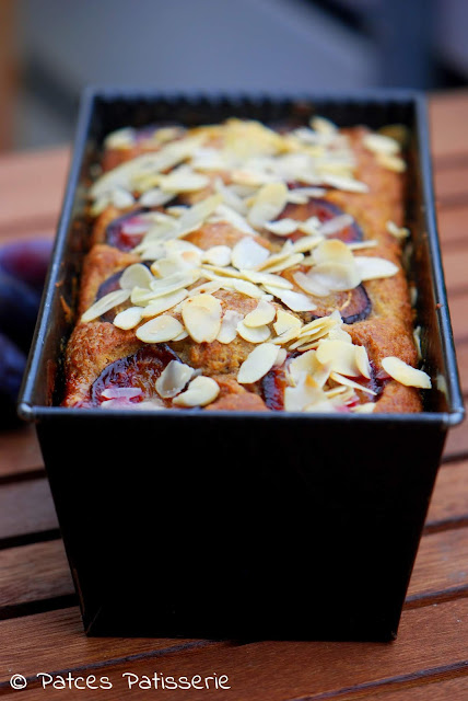 Bananenbrot mit Mandeln &amp; Zwetschgen