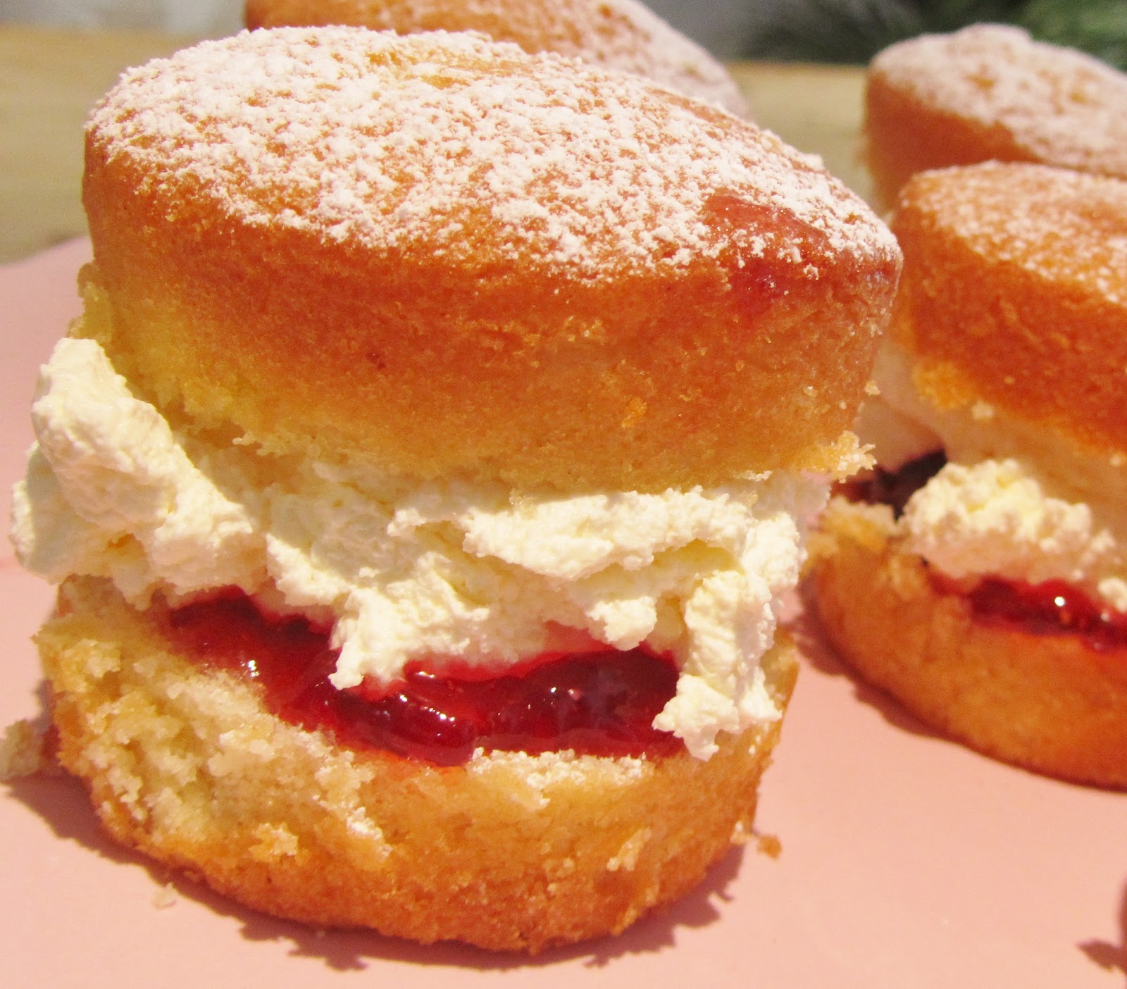 Maxine's Mix Ups x 'V' is for....Victoria Sandwich Mini's