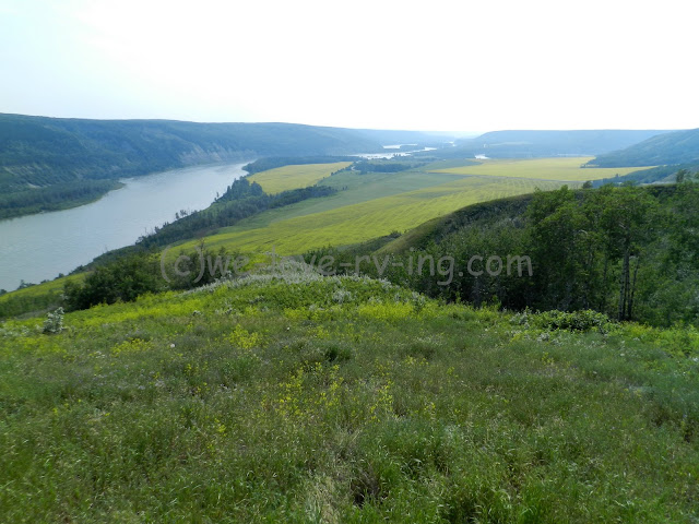 The viewpoint gives a magnificant view of the Peace River Valley