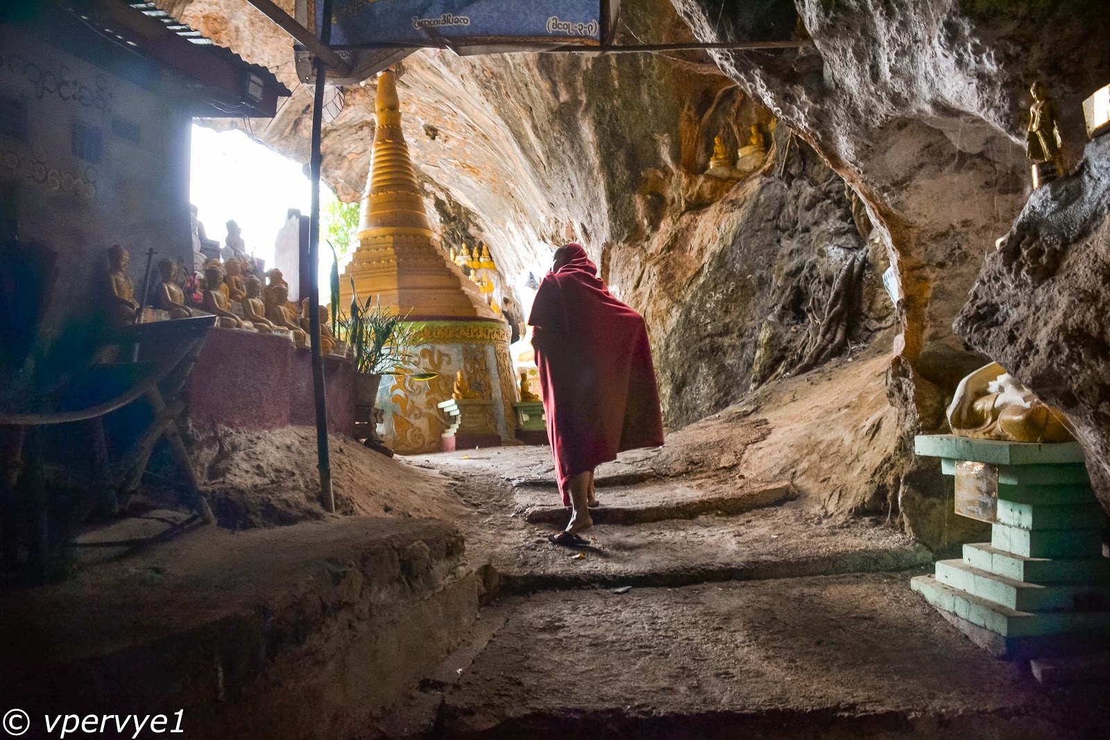 Если на минутку оставить туристку одну в буддийском монастыре, Если на минутку оставить туристку одну в буддийском монастыре,