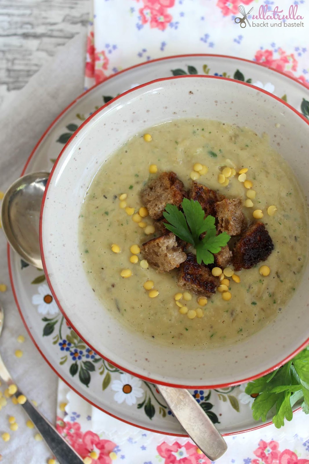 ullatrulla backt und bastelt: Gelbe Linsensuppe mit Croutons: wir ...