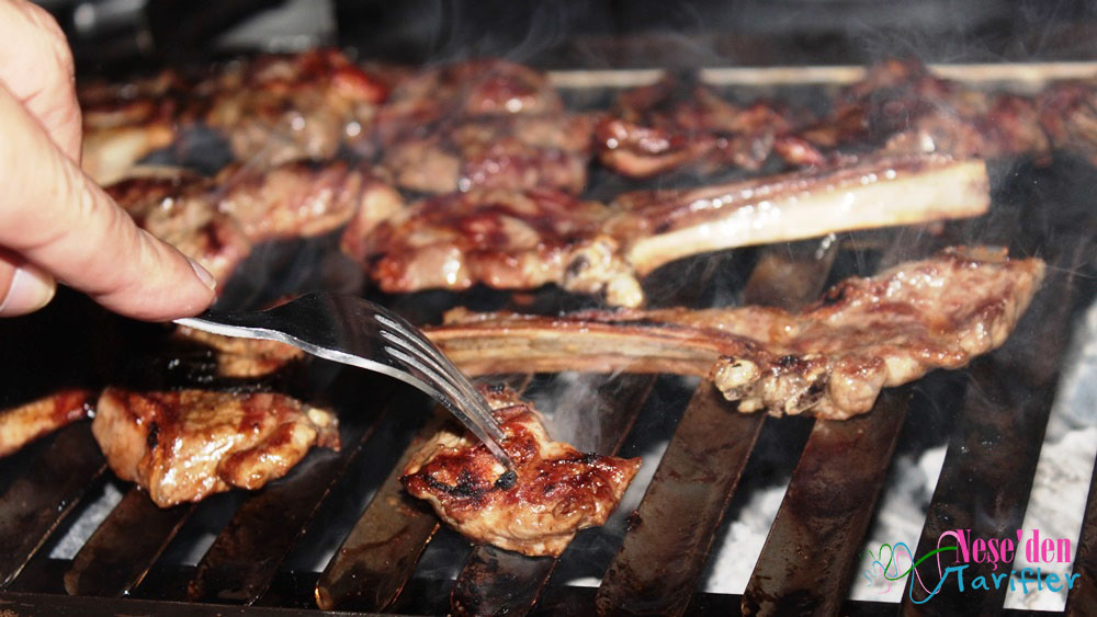 Resimli Yemek Tarifleri Mangalda Kuzu Pirzola Tarifi