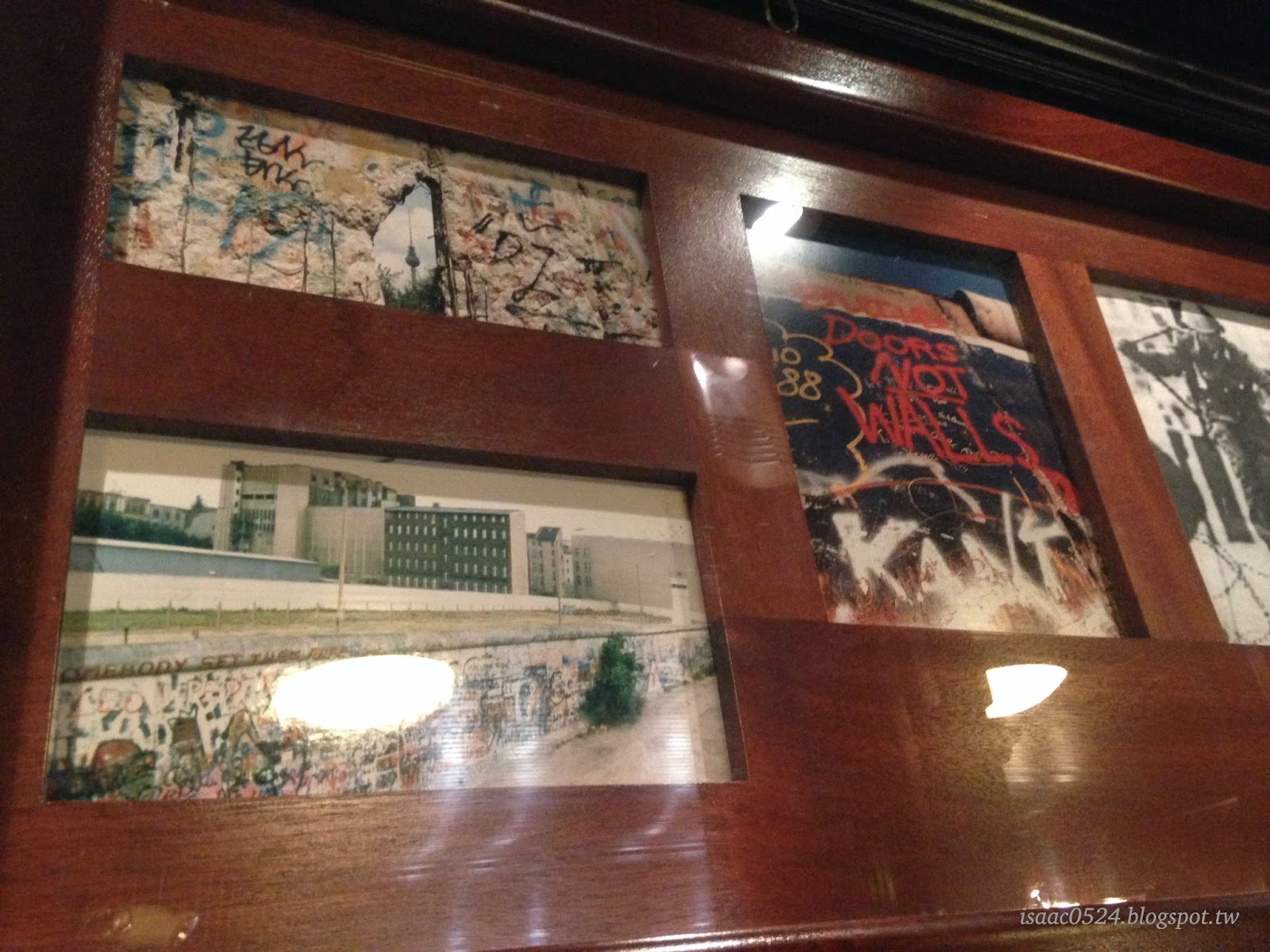 Las Vegas｜Pee on the Berlin Wall 在柏林圍牆上撒尿