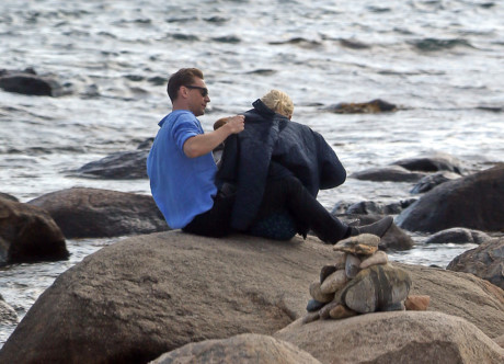 HOT: Taylor Swift lo anh hon 'Loki' Tom Hiddleston 2 tuan sau khi chia tay Calvin Harris - Anh 9