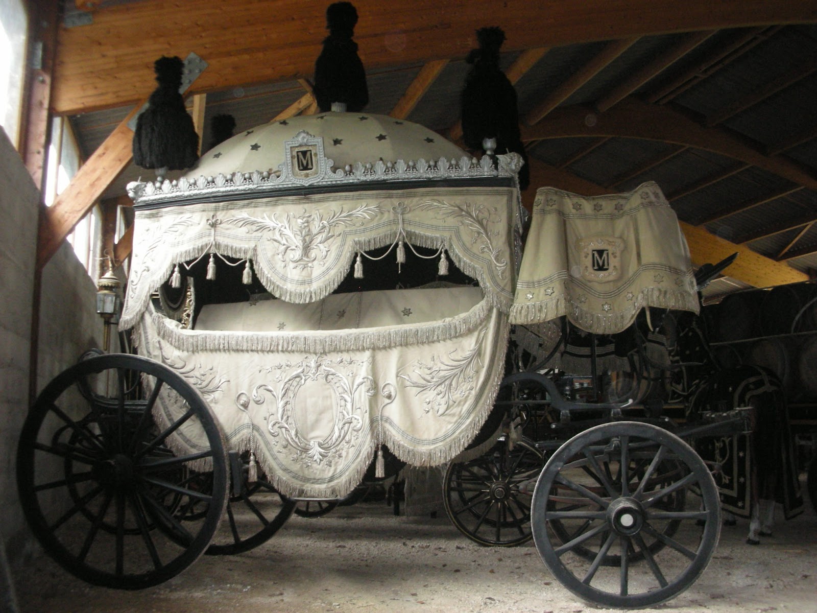 CARROS Y CARRUAJES El carro Funebre
