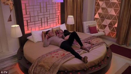 Hoa hau Anh bi tuoc vuong mien vi an ai tren truyen hinh - Anh 4