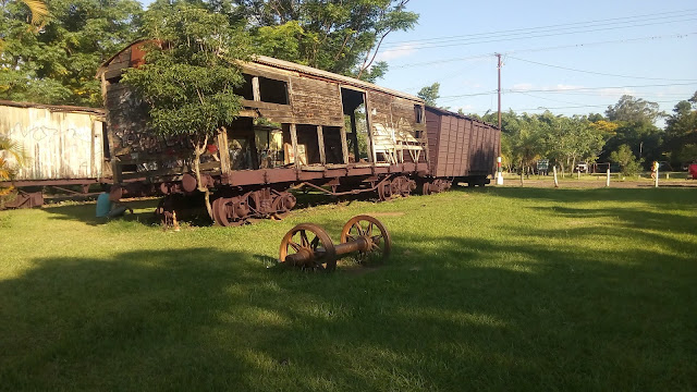 Foto de tren abandonado en la estación de tren de areguá  -TU ESENCIA VIAJERA