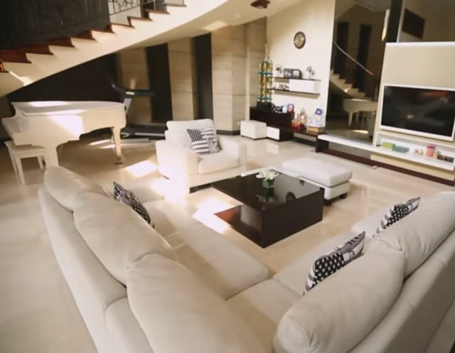 Rumah Klasik Mewah Rumah Klasik Mewah