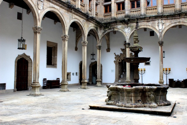 parador-de-santiago-de-compostela-claustro-sorteo-womantosantiago