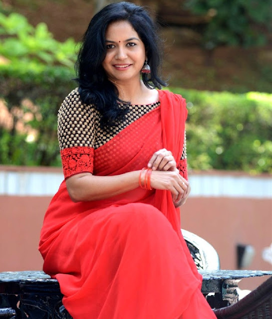 Telugu Singer Sunitha Upadrashta Red Saree Images Indian Filmy Actress