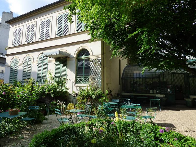 Patio y jardín de "Le Musée de la Vie romantique" en París
