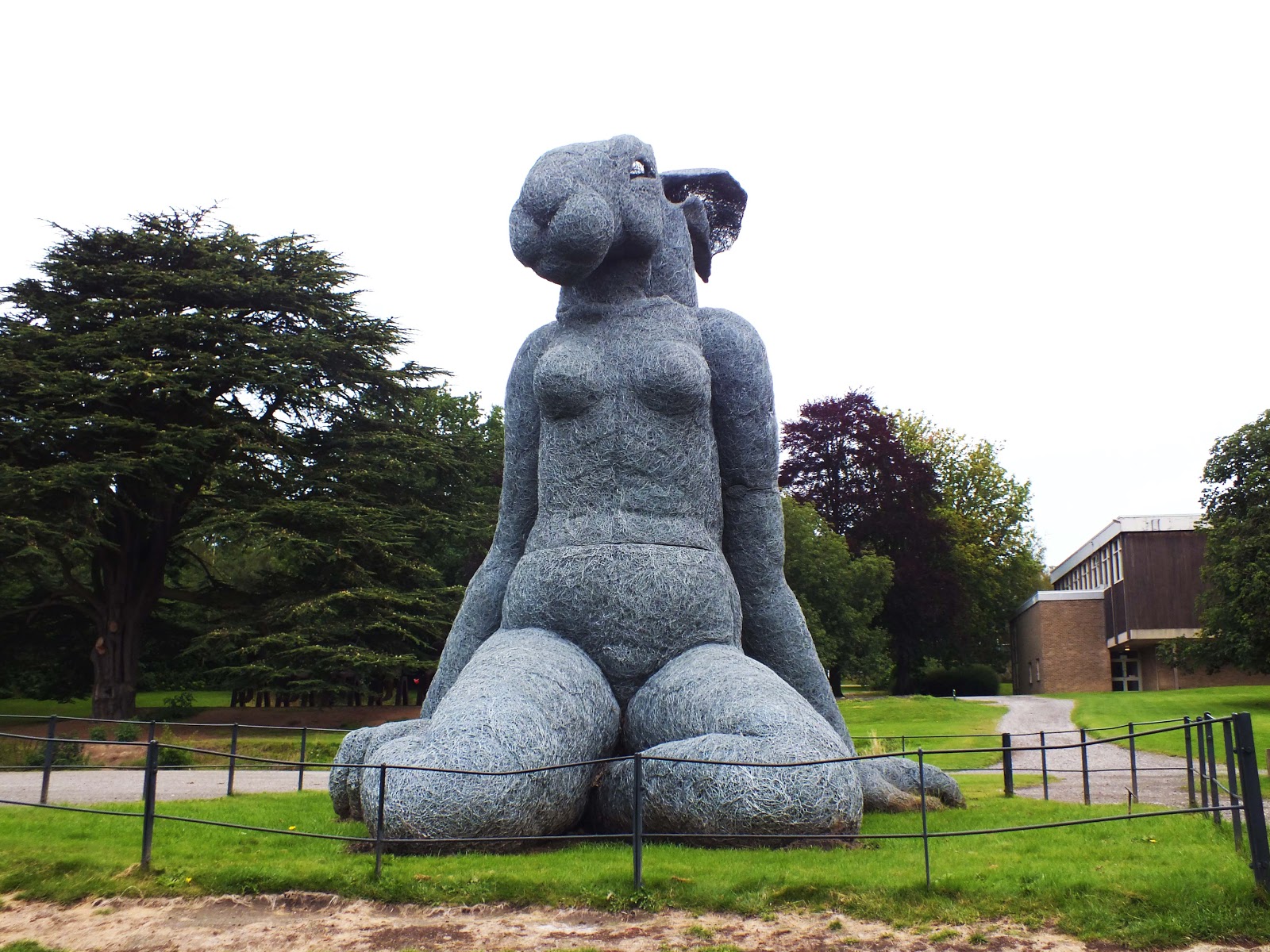 Somnia De Mea: Critique on Sophie Ryder's Sitting
