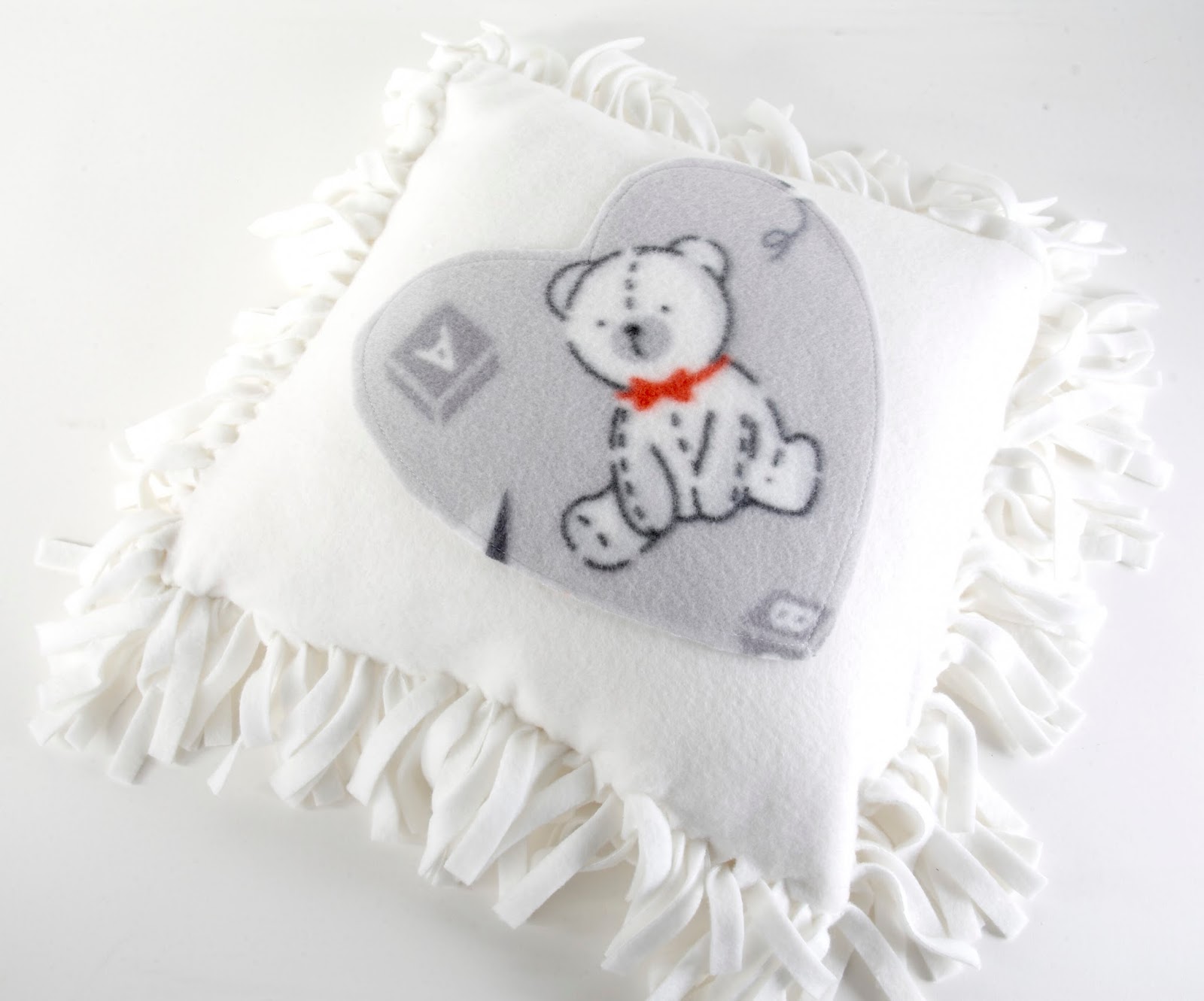 Sew What? by Debbie Shore Fleecy cushion cover project