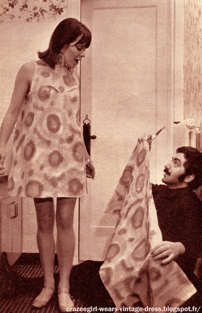 Paco Rabanne paper dress robe papier 1967 60s 1960 fashion France mod twiggy roanne