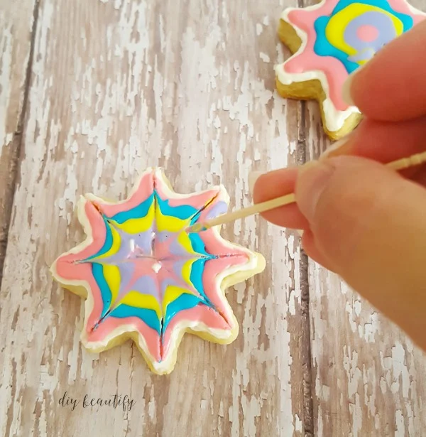 create tie dye effect on sugar cookies