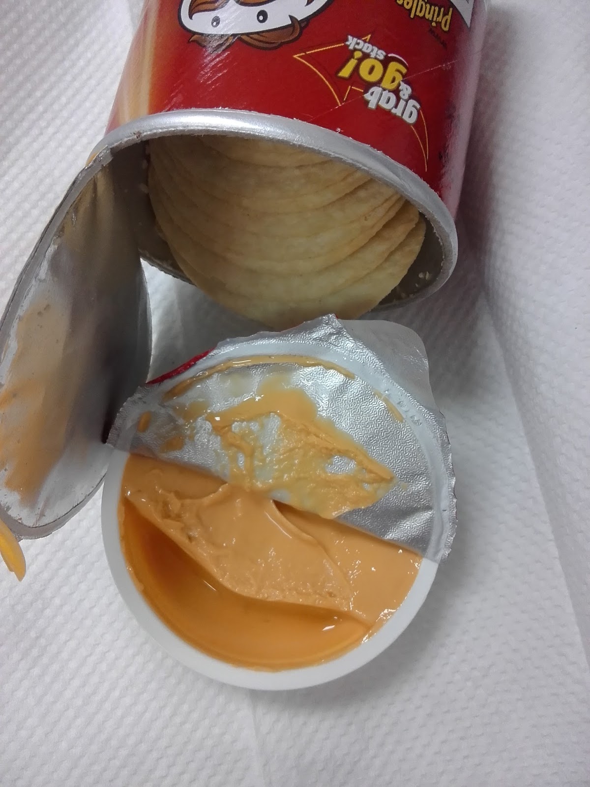 Supersupergirl's Food Reviews Pringles with dips