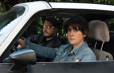 Image of Elijah Wood and Melanie Lynskey in I Don't Feel at Home In This World Anymore (2)