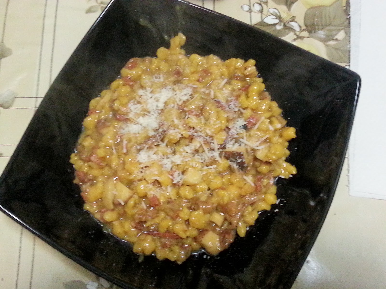 Desperate House Cooker Fregola con porcini, zafferano e salame al
