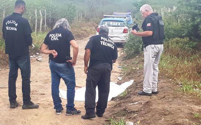 Mulher é encontrada morta, com cabeça enrolada em um saco em Feira de Santana