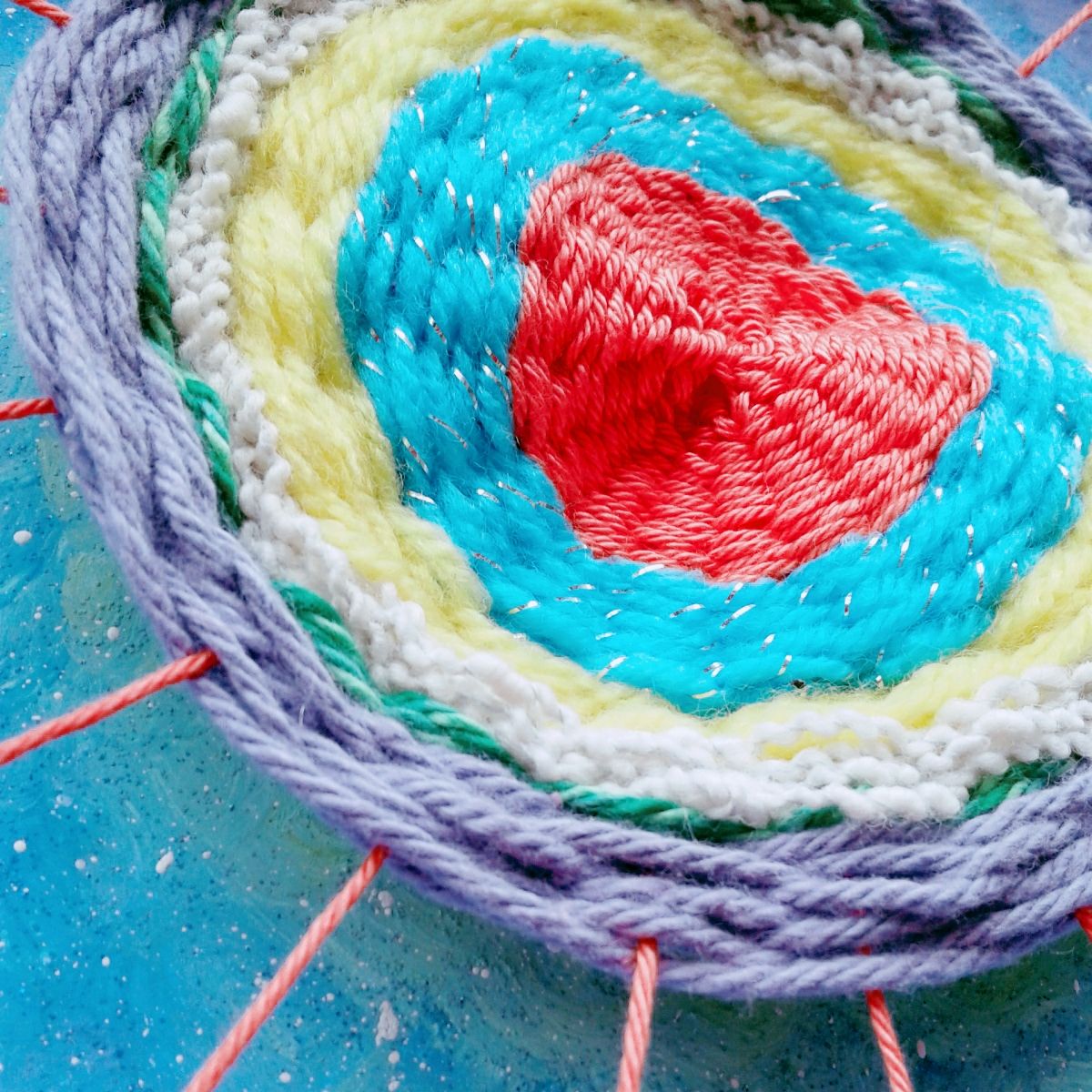 a faithful attempt Painted Paper Plate Yarn Weaving