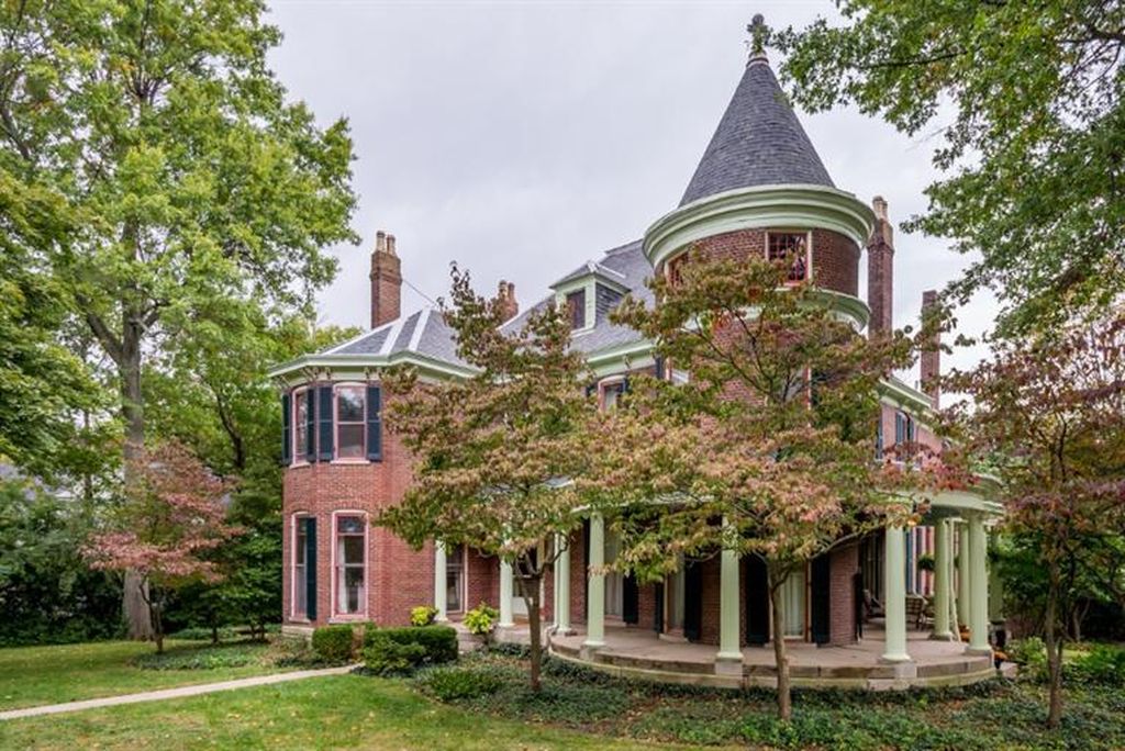 Sweet House Dreams 1888 Victorian in Versailles, Kentucky