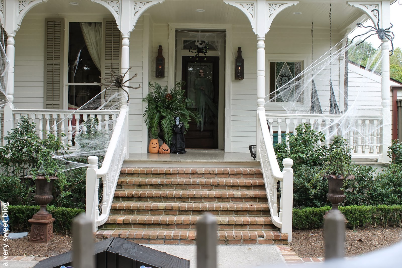 Halloween Decorated Homes New Orleans 2013 A Very Sweet Blog