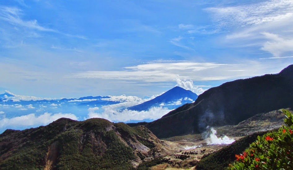 Daftar Gunung Mudah Didaki Pemula Jelajah Nusantara Terletak Garut Jawa