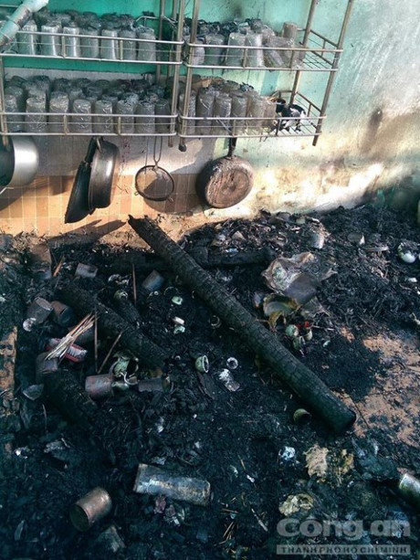 Chay quan ca phe nghi bi dot, thiet hai hon 300 trieu dong - Anh 3