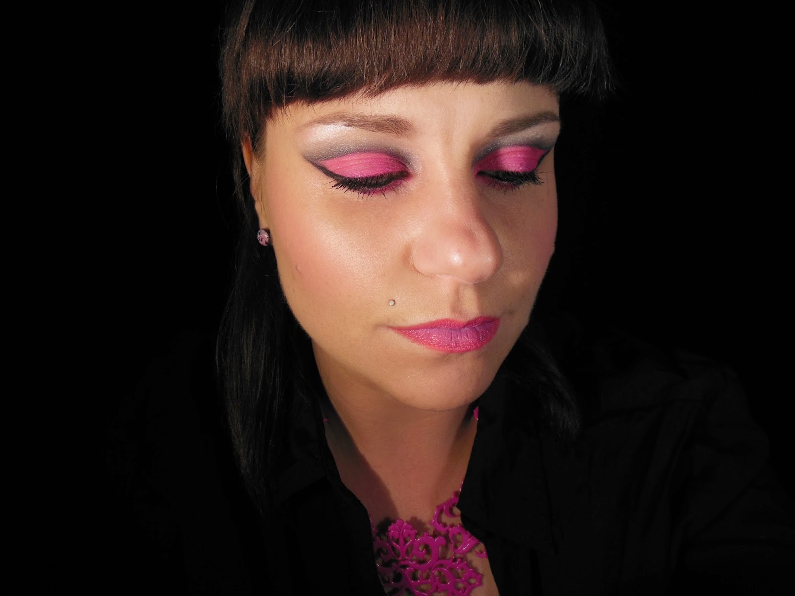 Tutorial of a Dramatic Neon Pink Eye/Lip for Reddit