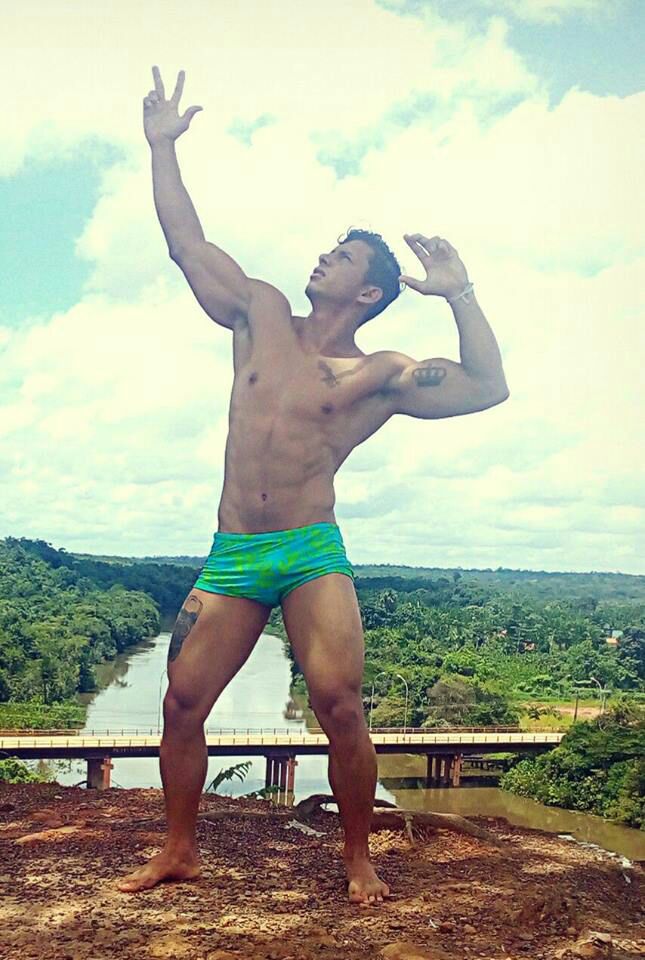 O bodybuilder Renan Matias, candidato a Mister Pará 2017, mostra o corpo sarado em foto. Foto: Divulgação
