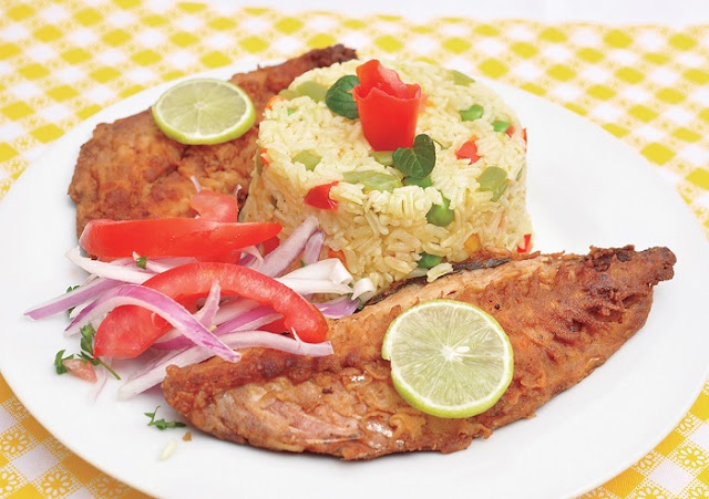 Arroz a la Jardinera con Pescado Frito