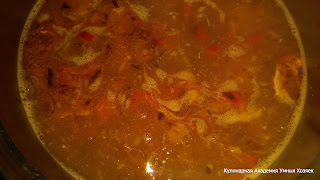 суп из консервированной горбуши в кастрюле