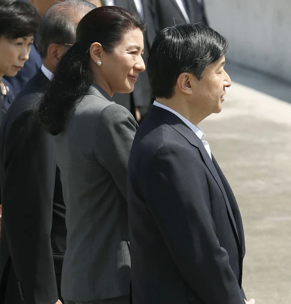 Crown Prince Naruhito and Crown Princess Masako visited Miyako City for tsunami disaster