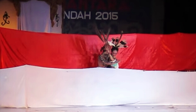 Tari Dayak Dara Lumau Tari Dayak Dara Lumau