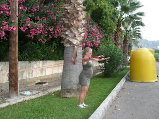 Gummiband%2Bp%25C3%25A5%2Bstranden%2Boch%2Bgr%25C3%25A4set%2B-%2BMallorca%2B%25284%2529 - Träning med gummiband och egen kroppsvikt