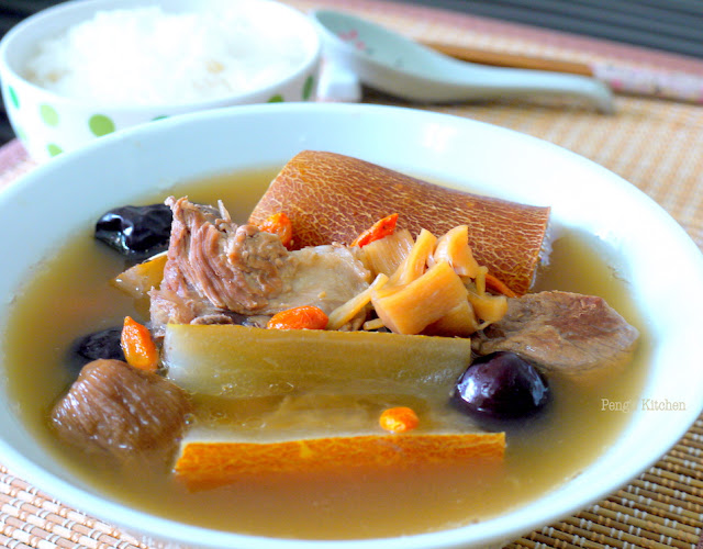 Peng's Kitchen: Old Cucumber Pork Ribs Soup